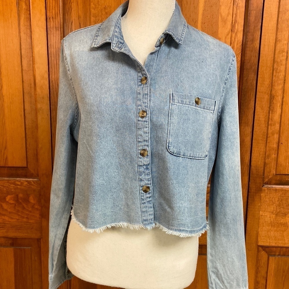 Aeropostale Denim Cropped Raw Hem Button down Cotton Shirt Light-wash Medium